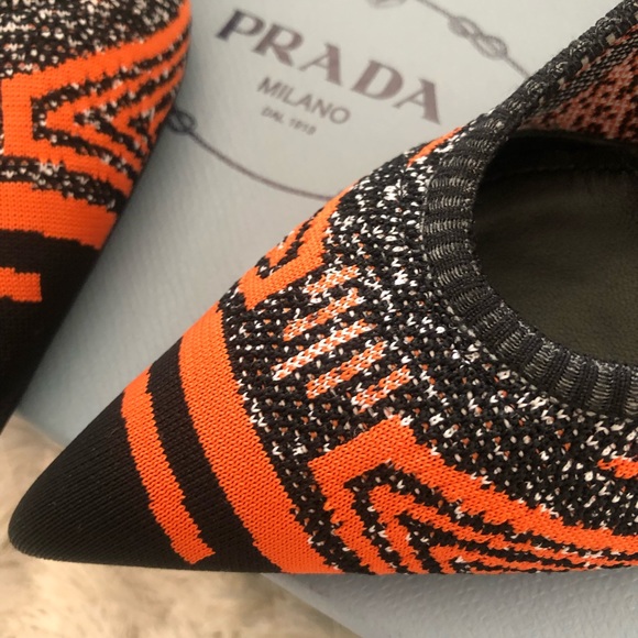 Prada pumps . Size 39 1/2 . Gently worn. - Picture 4 of 7